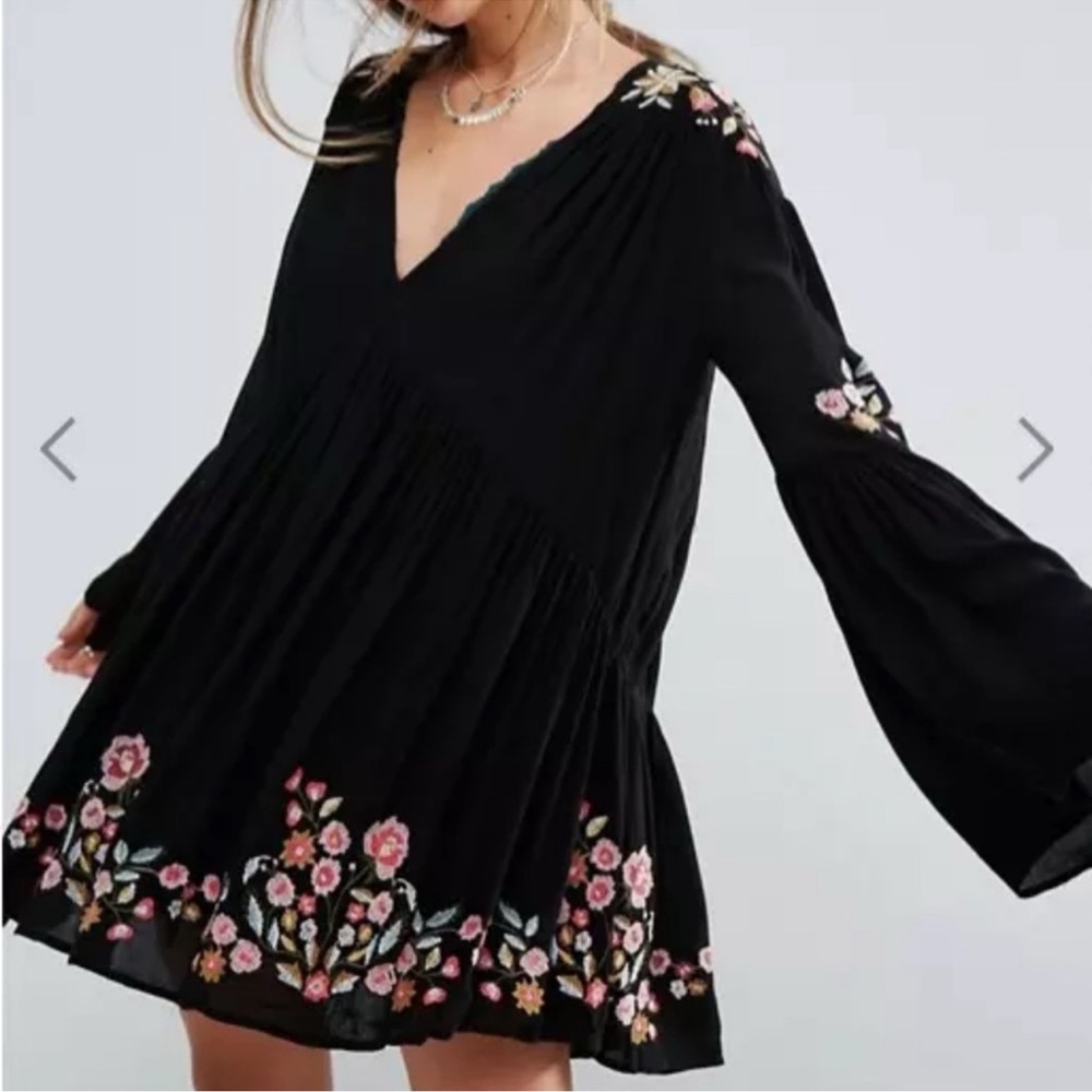 FREE PEOPLE Te Amo Mini Dress M Babydoll Bell Sleeve Floral Embroidered Black